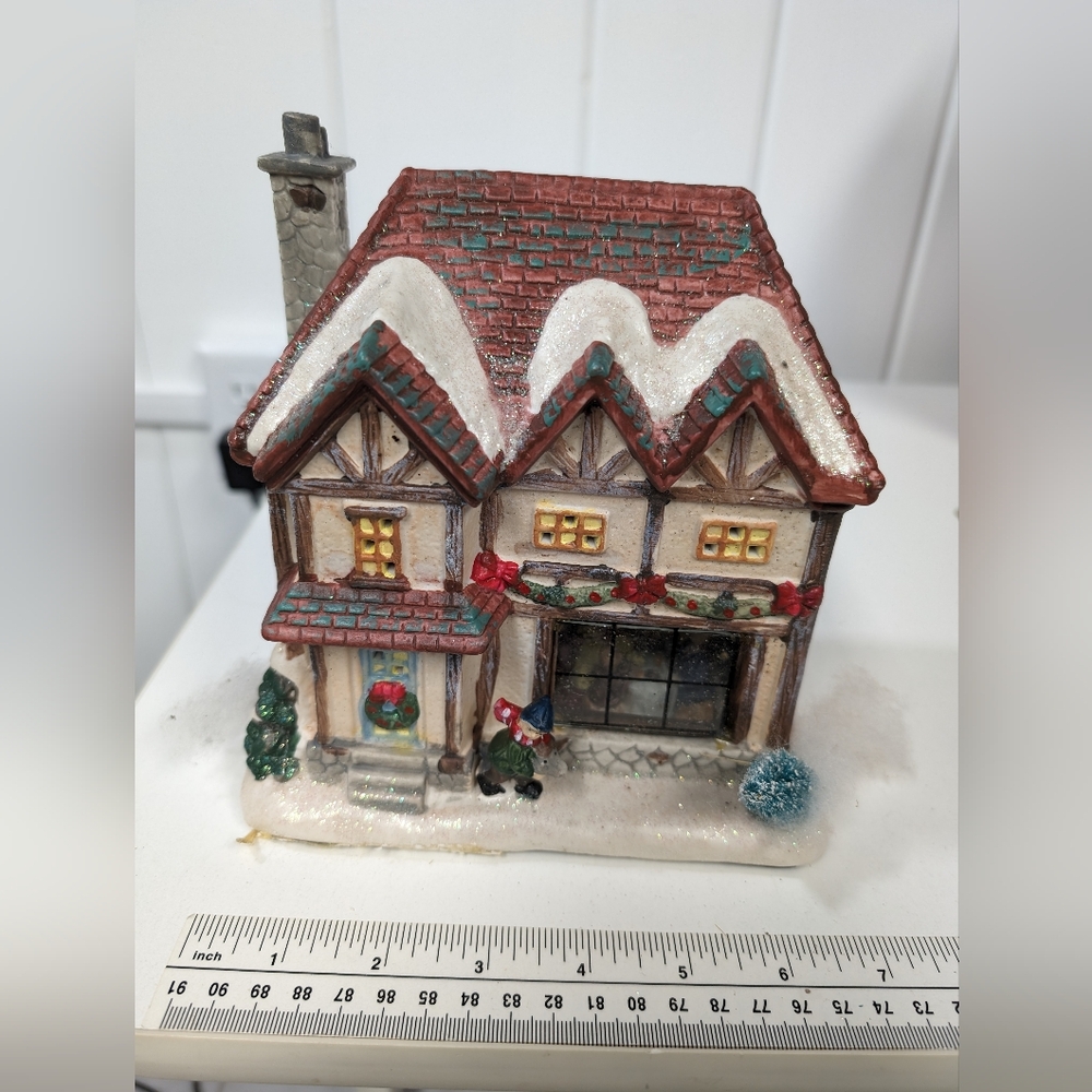 Christmas Village Victoria Falls House Porcelain Lighted Home Tree & Wreath